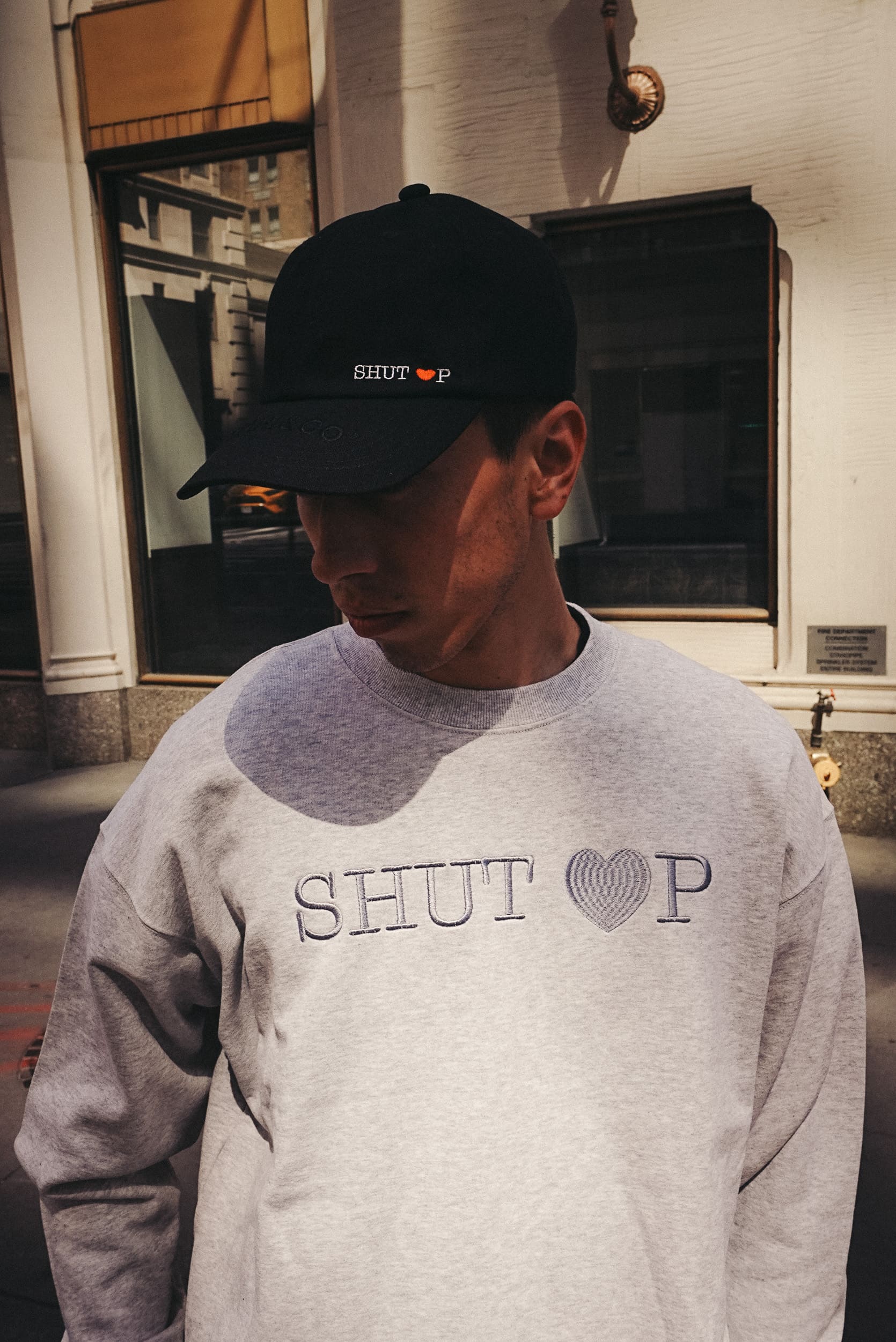 TONED SHUT HEART UP CREWNECK SWEATS